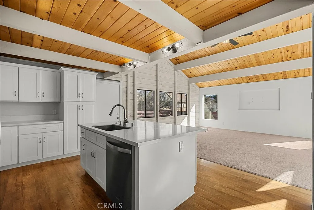 3 bed, 2112 sqft, $3,250 — Photo 2