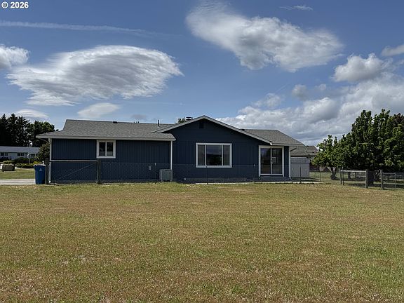 3rd image of 1238 Bennett Dr