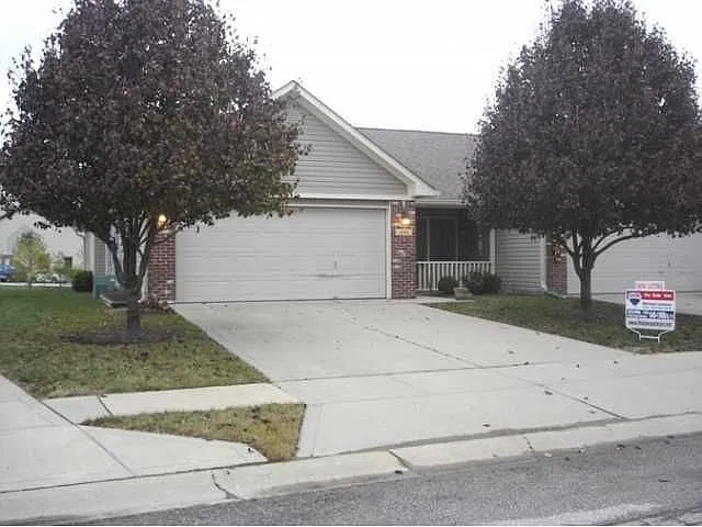 1240 Lexington Trl photo 1