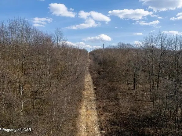 Berry Rd, Archbald, PA 18403