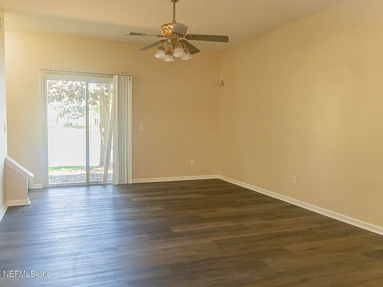 762 Scrub Jay Dr — Photo 4