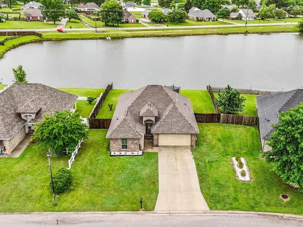 41481 Hearthstone Ave, Prairieville, LA 70769