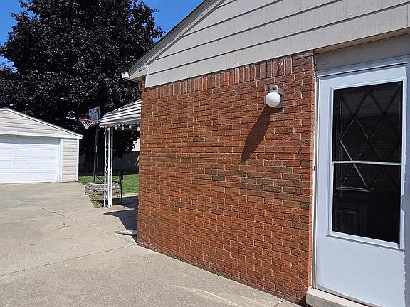 2nd image of 220 S Wildwood St