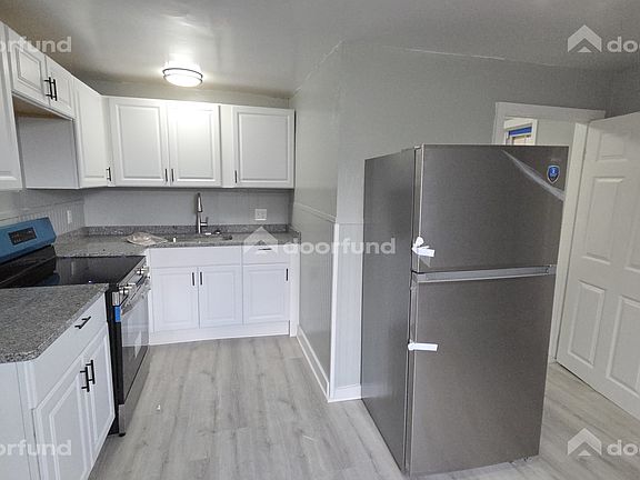 3rd image of 418 River St #1