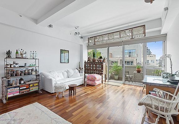 3rd image of 125 N 10th St APT S5f
