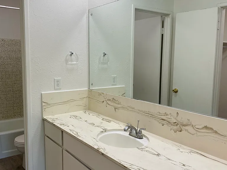 Caledonian Apartments — Photo 7