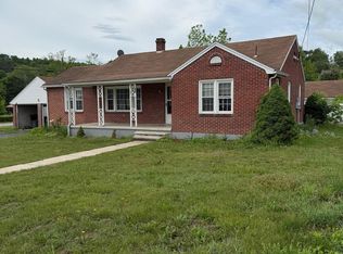 56 N Church St, Craigsville, VA 24430
