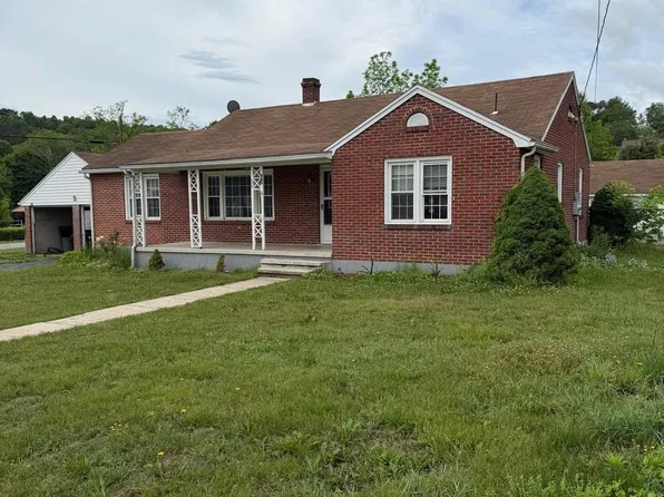 56 N Church St, Craigsville, VA 24430
