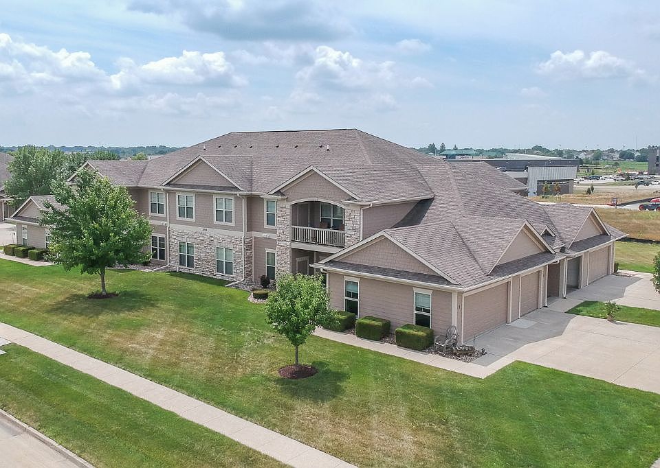 1st image of 2406 NE Oak Dr Unit 8