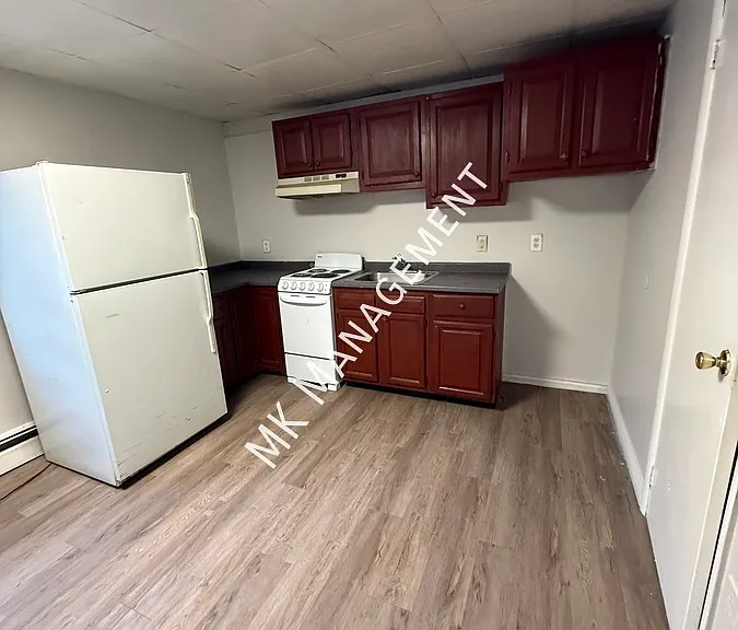565 W Main St #4 — Photo 1