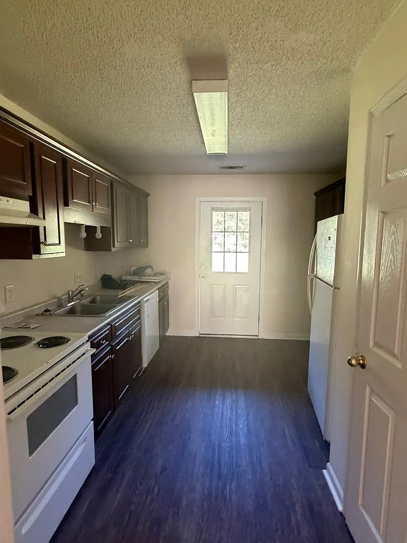 1207 Beaver Creek — Photo 3