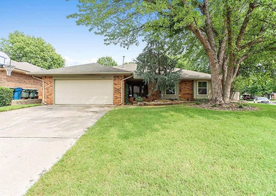 1st image of 1704 Green Leaf Cir