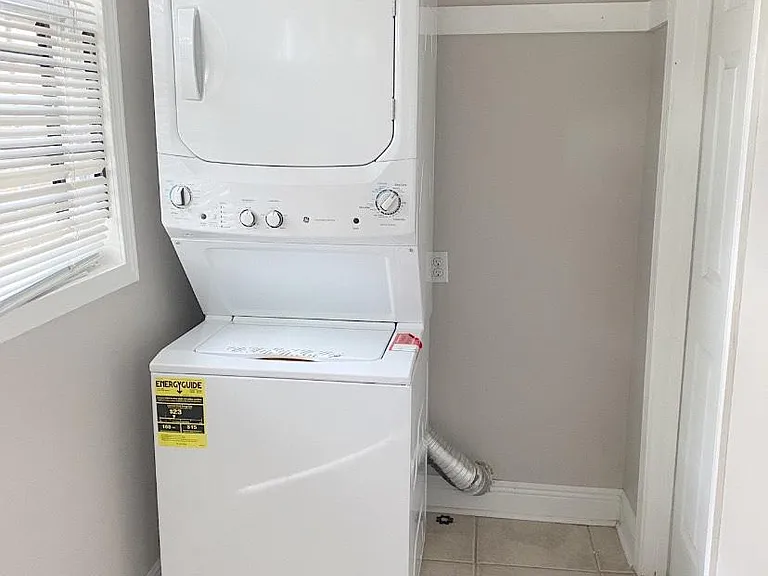 Washer/Dryer included