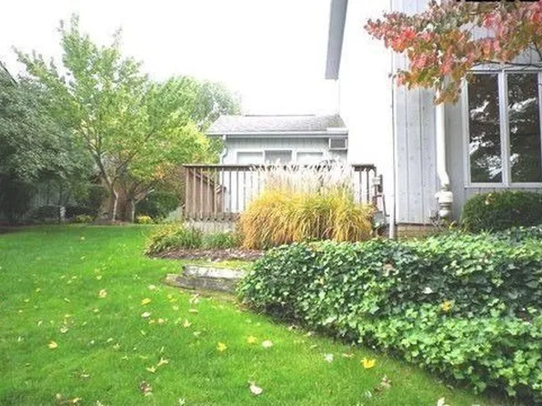 2111 Prestwick Dr, Uniontown, OH 44685