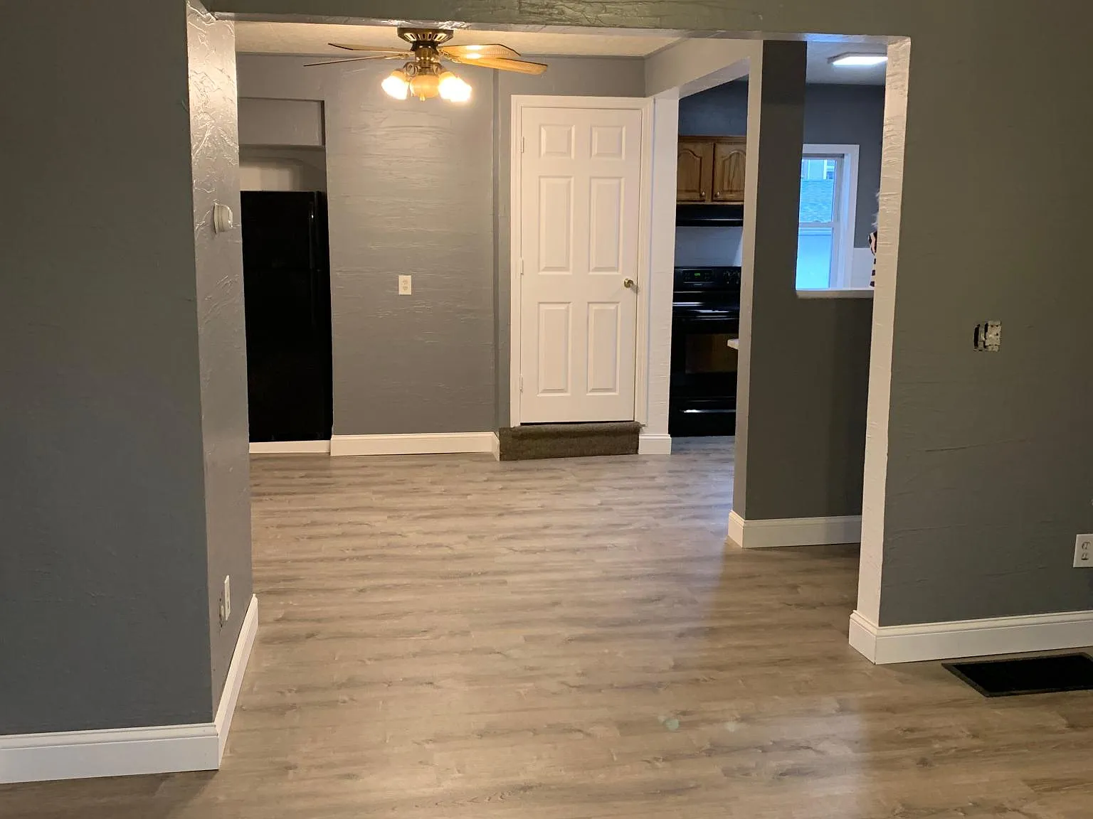 3 bed, 886 sqft, $800 — Photo 1