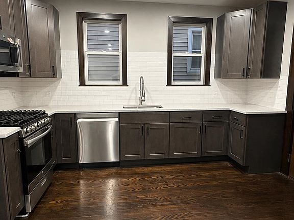 2nd image of 171 W 19th St