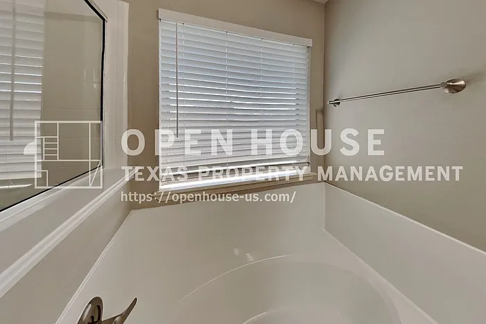 1712 Martinique Dr — Photo 11