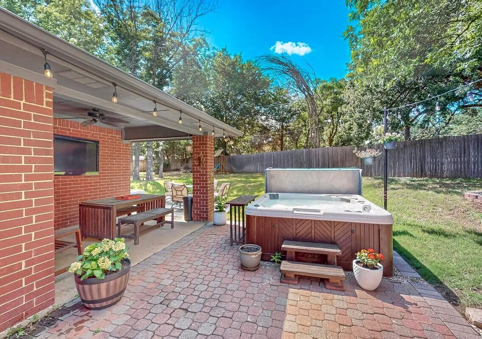 Kennedale Retreat: Private Hot Tub + Game Room — Photo 2