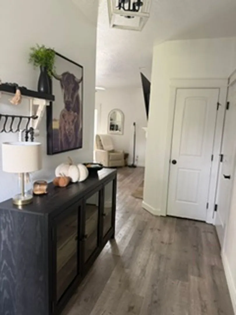 Immaculate West Meridian Home — Photo 4