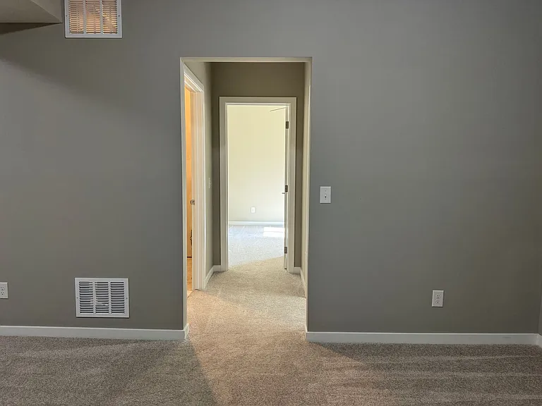 302 N Allen St — Photo 27