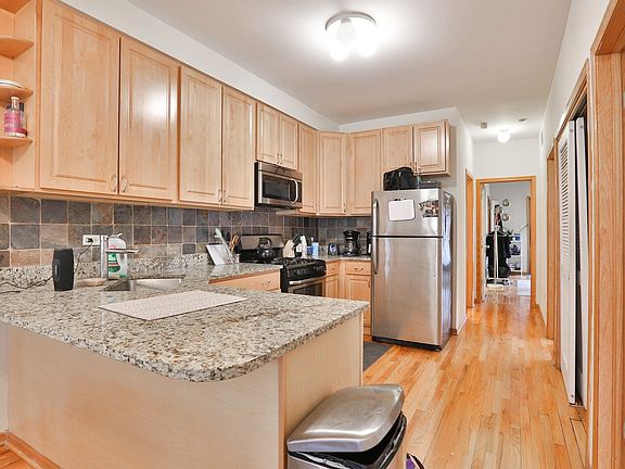 5th image of 1250 N Greenview Ave APT 2