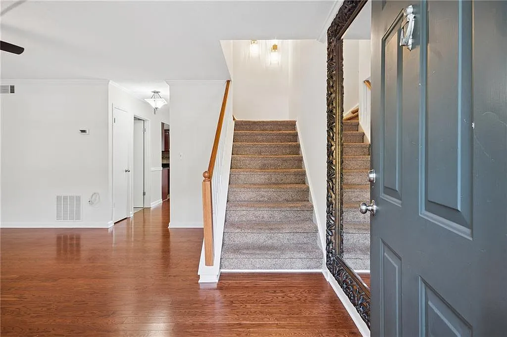 2 bed, 2.5 bath, 1324 sqft, $2,550 — Photo 3