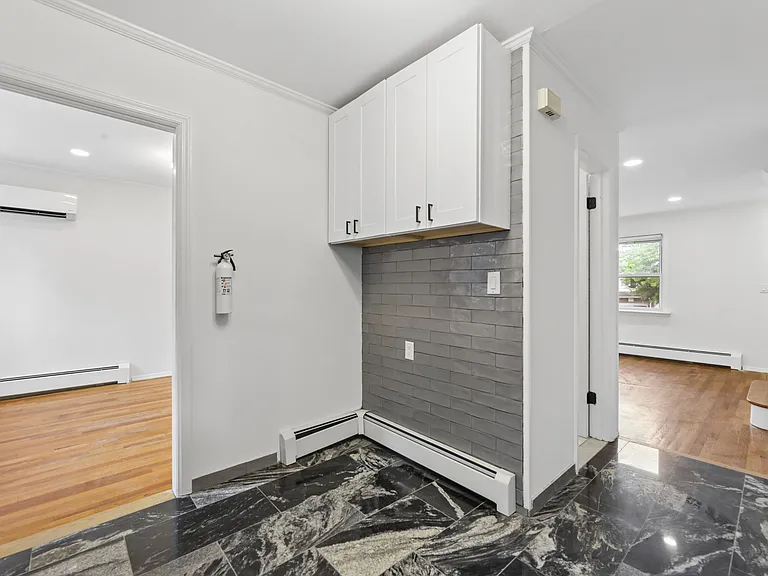 81 Cortlandt Pl — Photo 8