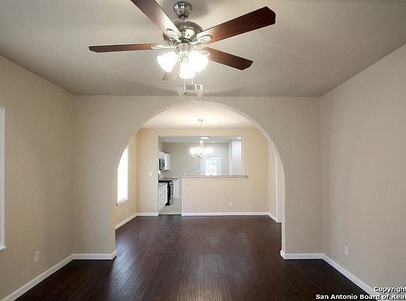 3rd image of 319 Robert E Lee St