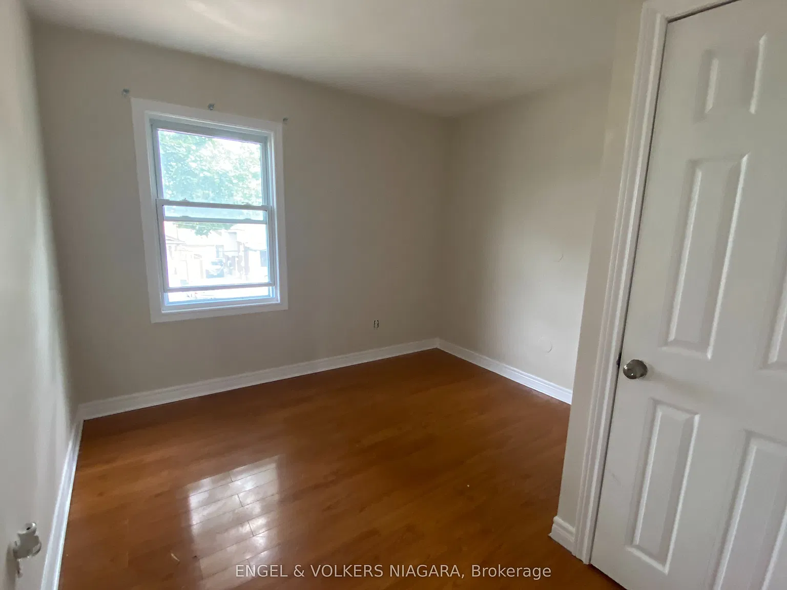 3 bed, $1,800 — Photo 3