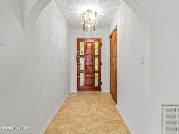 5th image of 135 Sea Breeze Cir