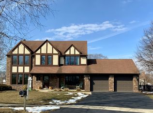 915 Lindrick Ct, Naperville, IL 60563