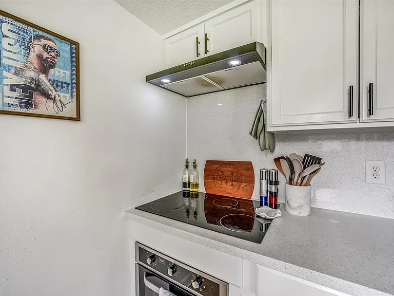 221 N Baron St — Photo 10