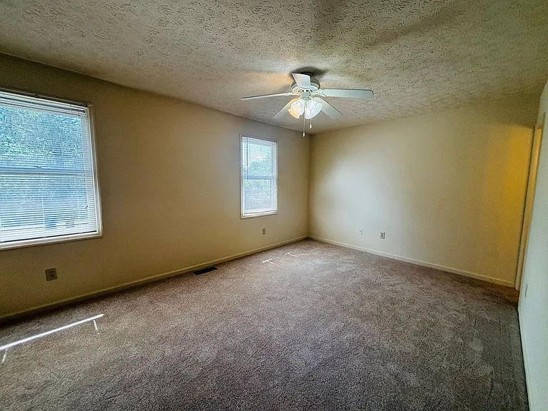 1707 Emerald St — Photo 10