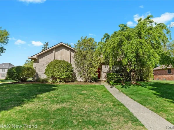 3875 Wayfarer Dr, Troy, MI 48083