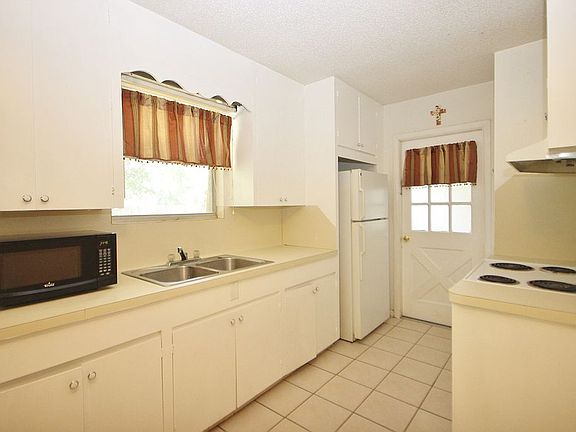 2nd image of 106 W Martha Louise Ave