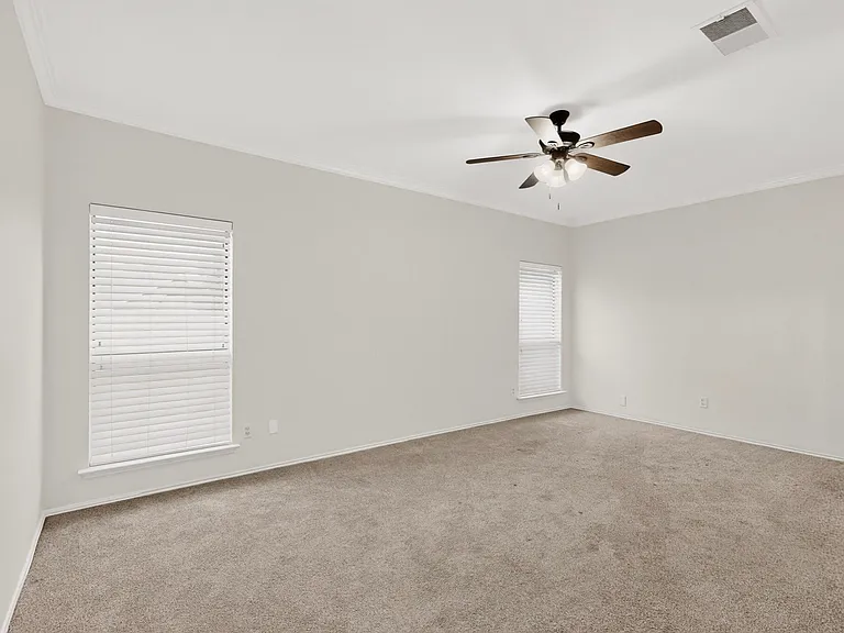 817 Edmonton Dr — Photo 37