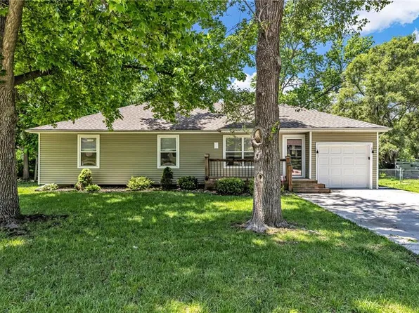 5702 N Highland Ave, Kansas City, MO 64118