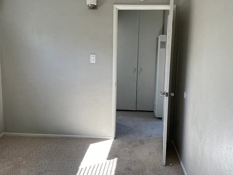 Grant St Apartments — Photo 14
