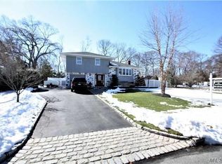 66 Howell Dr, Smithtown, NY 11787