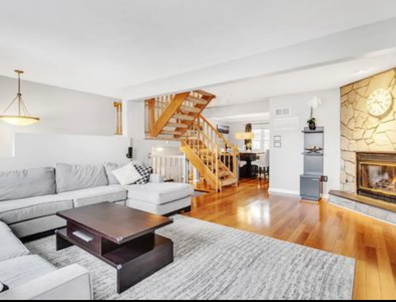 3 bed, 2.5 bath, 1584 sqft, $2,500 — Photo 2