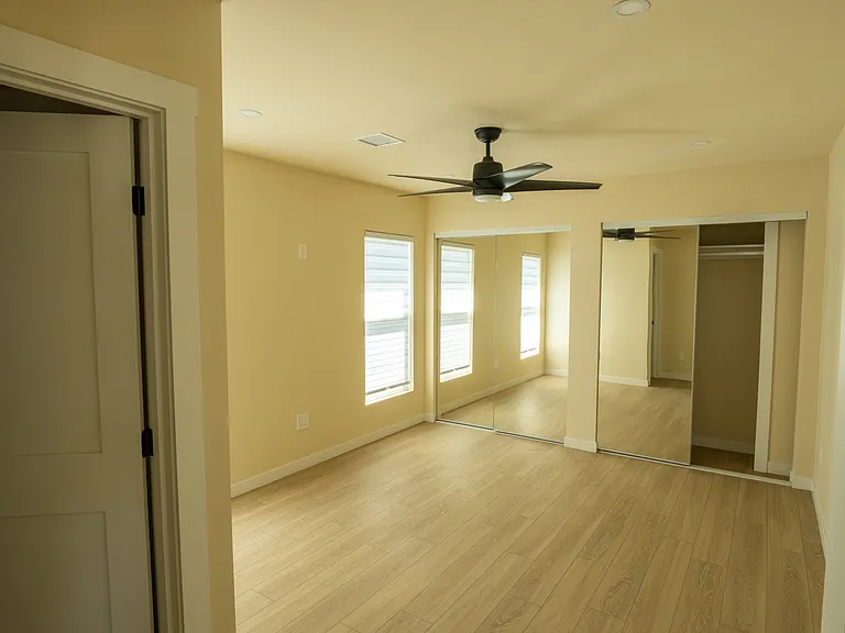 Master bedroom w/bath