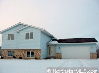 6222 Cougar Trl, North Branch, MN 55056