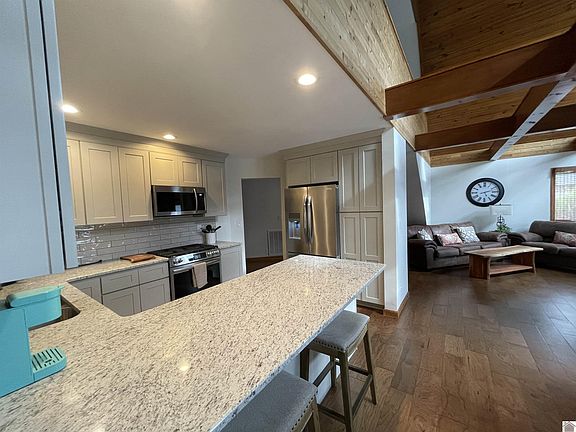 4th image of 320 Stroud Rd