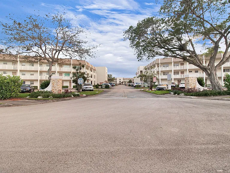 6890 Royal Palm Blvd #312H — Photo 28