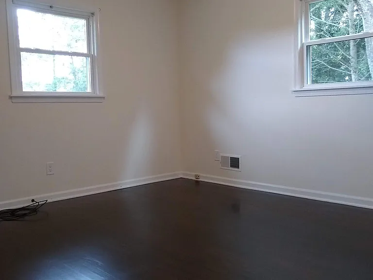 Bedroom 1: 14' x 12'