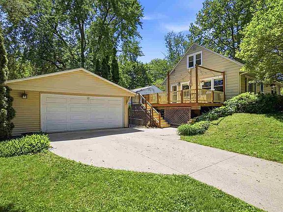 3rd image of 1605 Friendly Ave