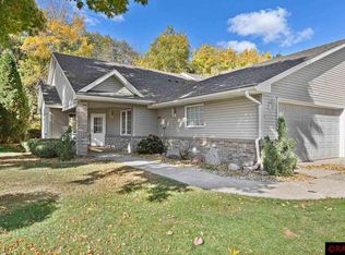 50 Cree Point Dr, Mankato, MN 56001