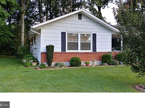2nd image of 727 Plumtree Ln