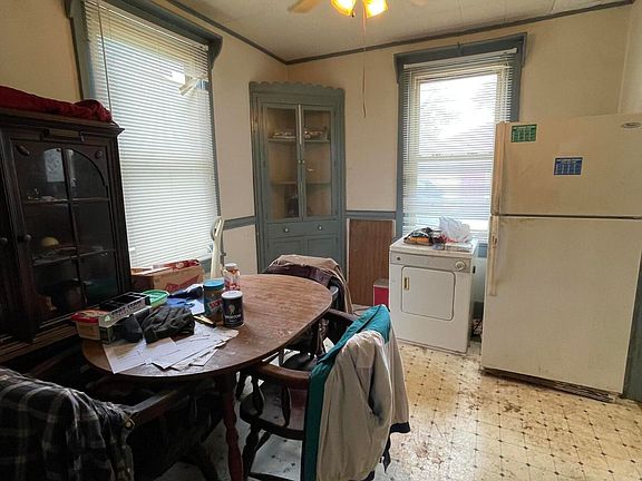 3rd image of 120 Cherry Ave