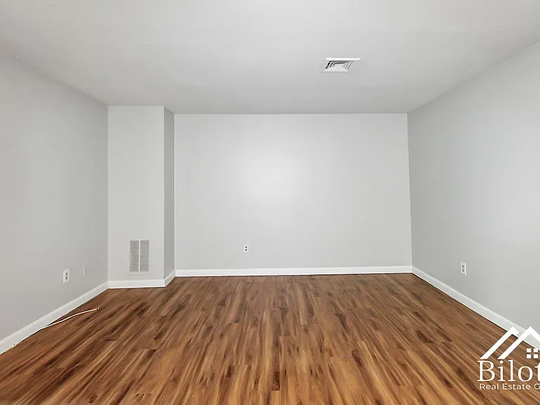 859 Pine Street — Photo 7